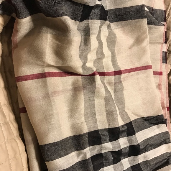 Burberry scarf - Picture 2 of 3